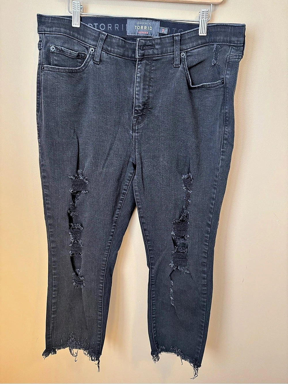 TORRID Premium Sky High Skinny Distressed Black Jeans 16R - MISSING BUTTON